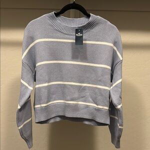 Hollister Women's Blue Striped Sweater